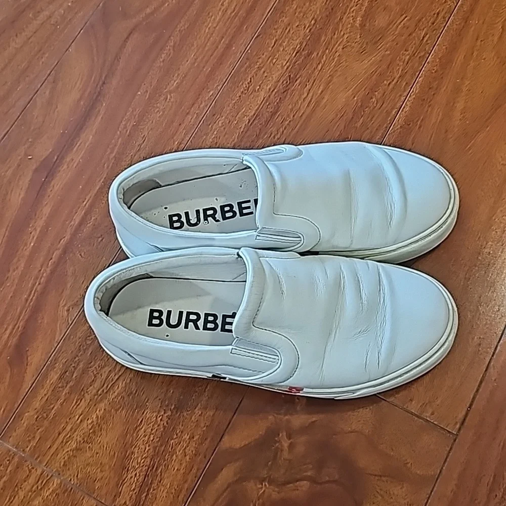 Burberry Women's White Leather Slip On Sz 37 1/2 or Size 7 - Picture 3 of 13